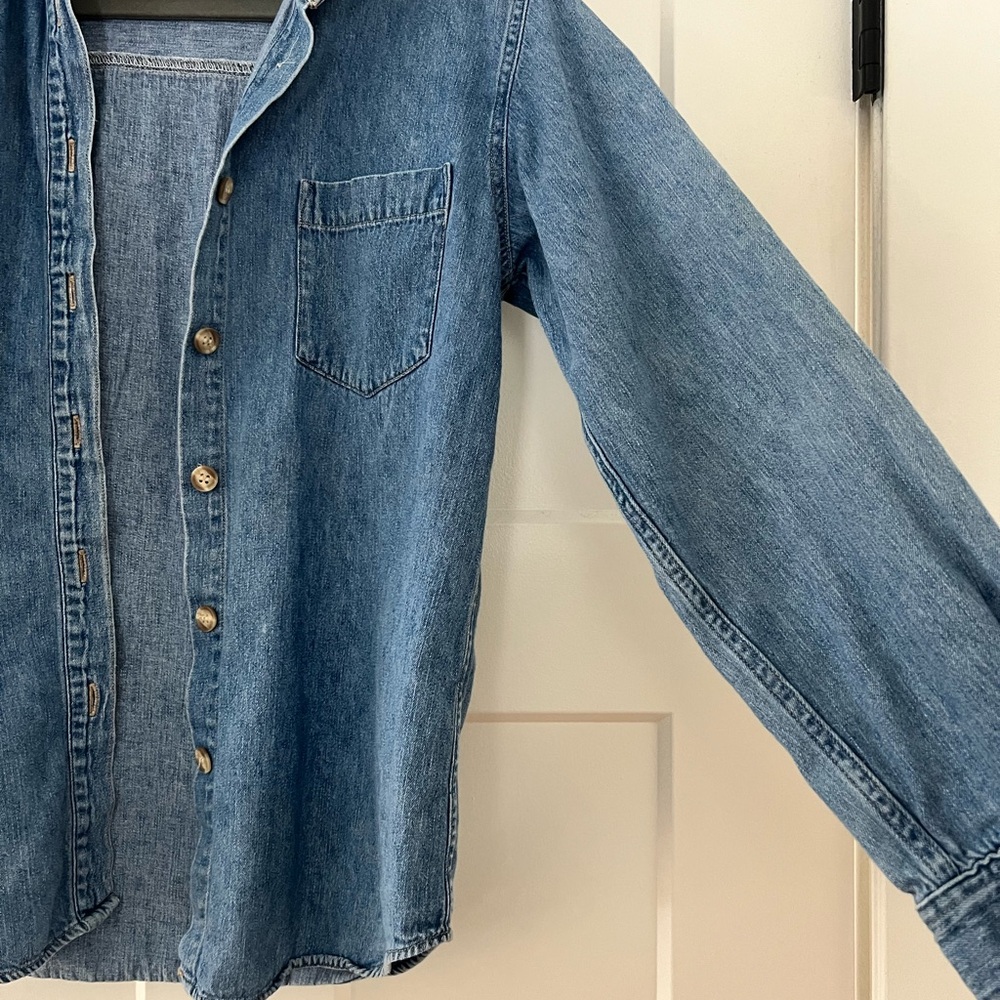 Vintage women’s Denim Button-Up Shirt - Picture 4 of 4